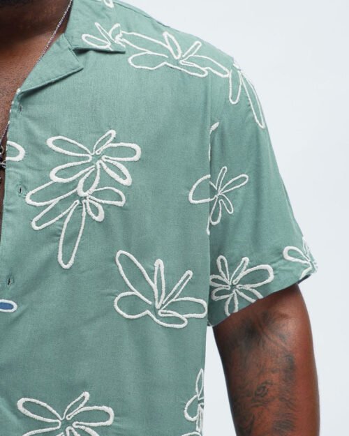 Box-Fit Floral Bloom Linen Shirt in Lust Sage